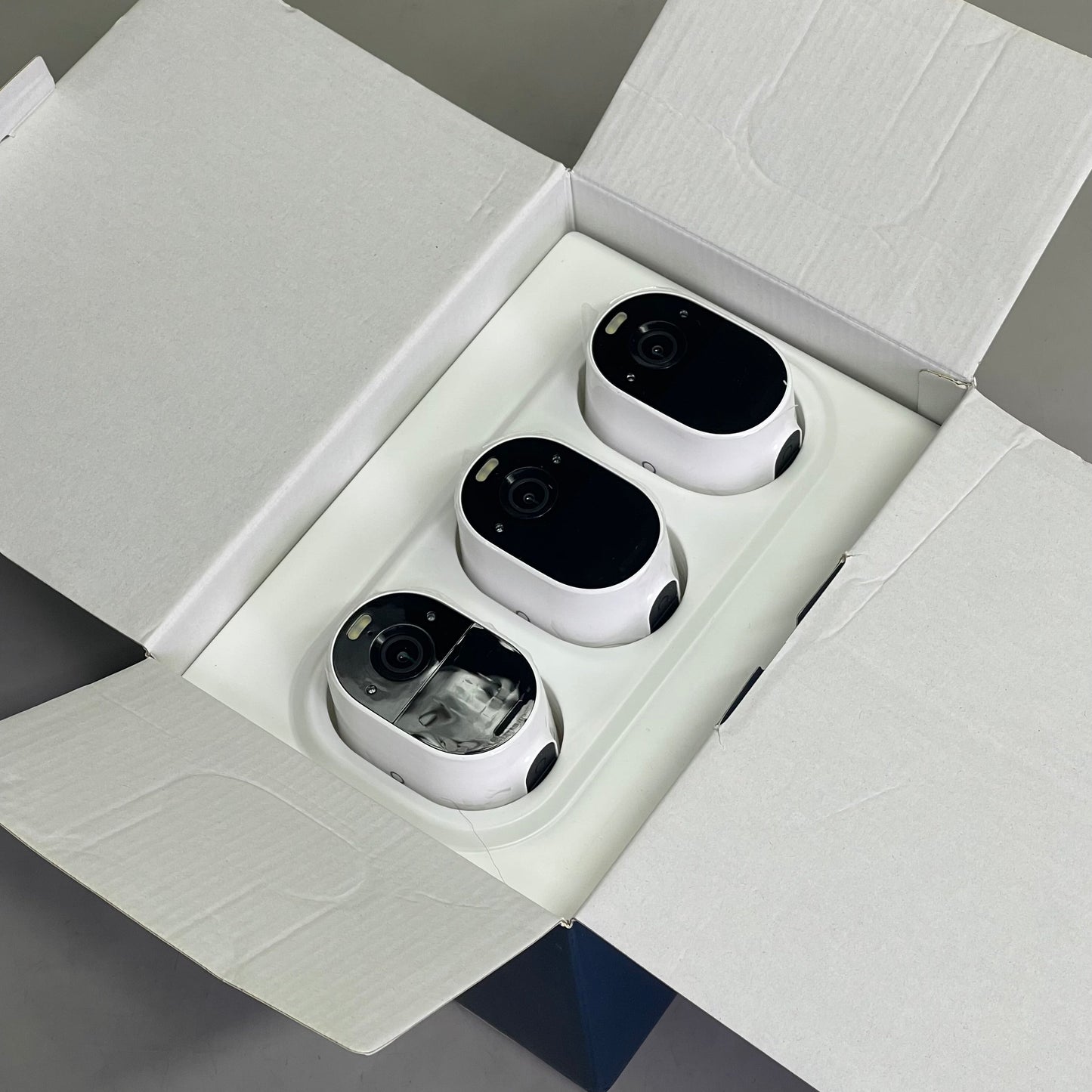 ARLO (3 PACK) Essential Wire-Free Spotlight Security Cameras 130° FOV White VMC2330W-100NAS (Pre-Owned)